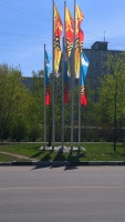 Декоративные флаговые полотнища на флагштоках