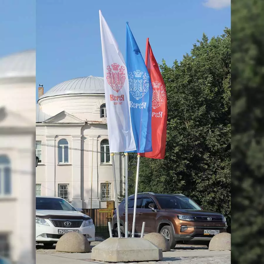 Флаговая конструкция с бетонным основанием Флаговая конструкция с бетонным основанием