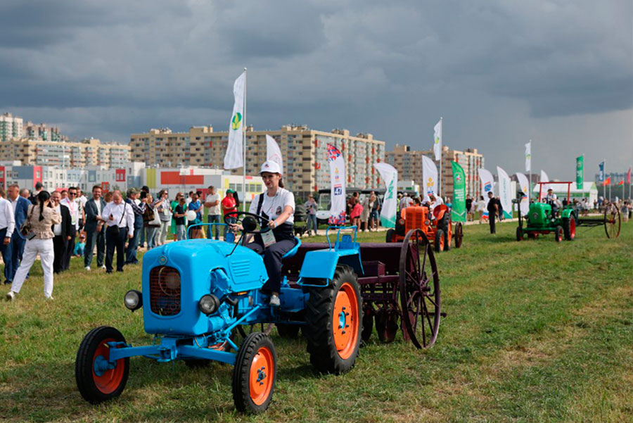 Флаги и флагштоки для оформления чемпионата по пахоте