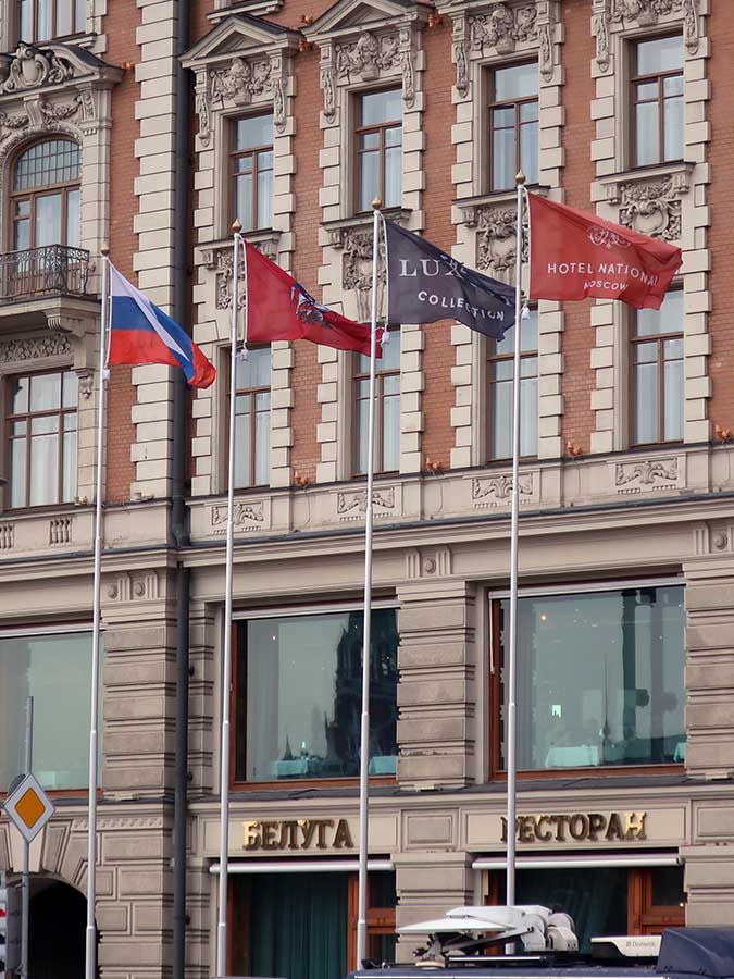 Флагштоки уличные у гостиницы Националь Флагштоки уличные у гостиницы Националь