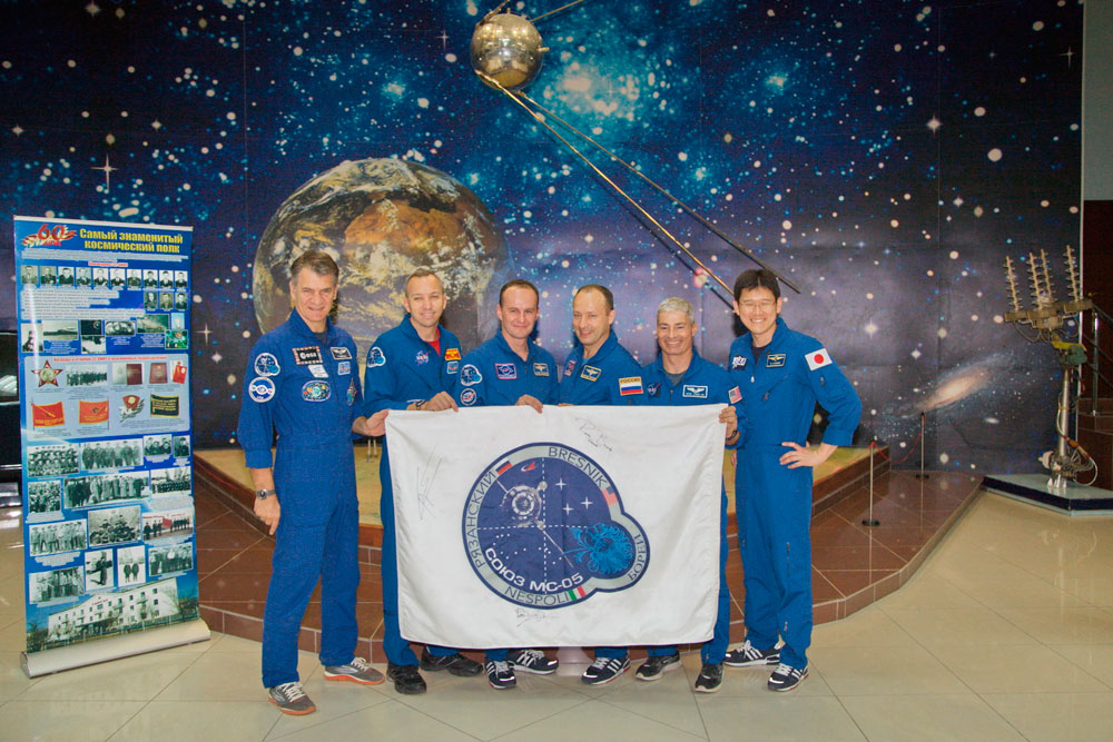 Флаги космических экспедиций