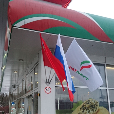 Флаги на настенном флагштоке