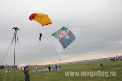 Флаг с портретом первого Президента Чеченской Республики Кадырова