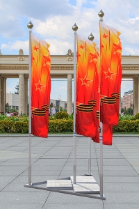 4 мобильных флагштоков 